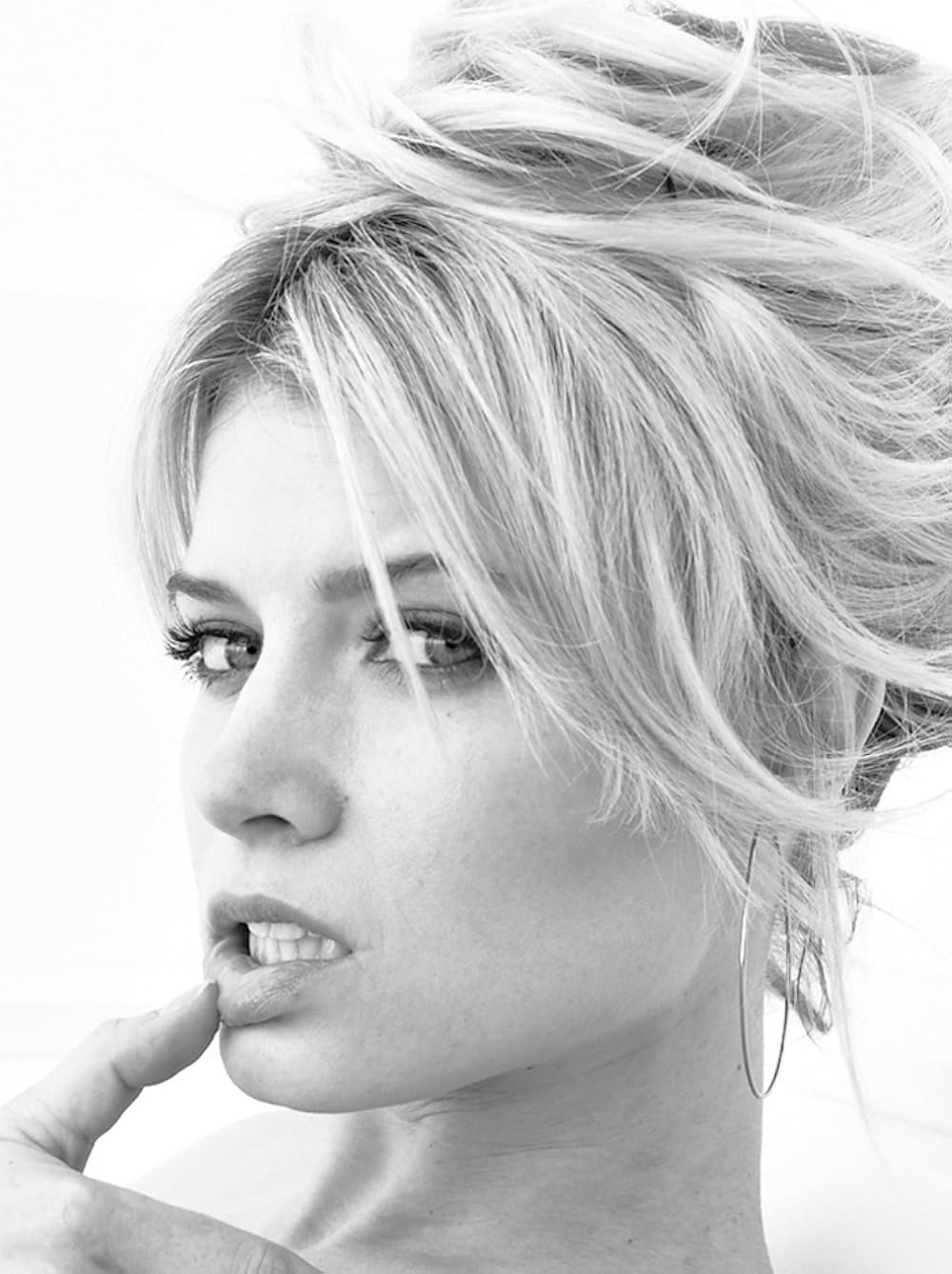 christina converse like sarah jones sexy photo denis lussier recommends sarah jones sexy pic