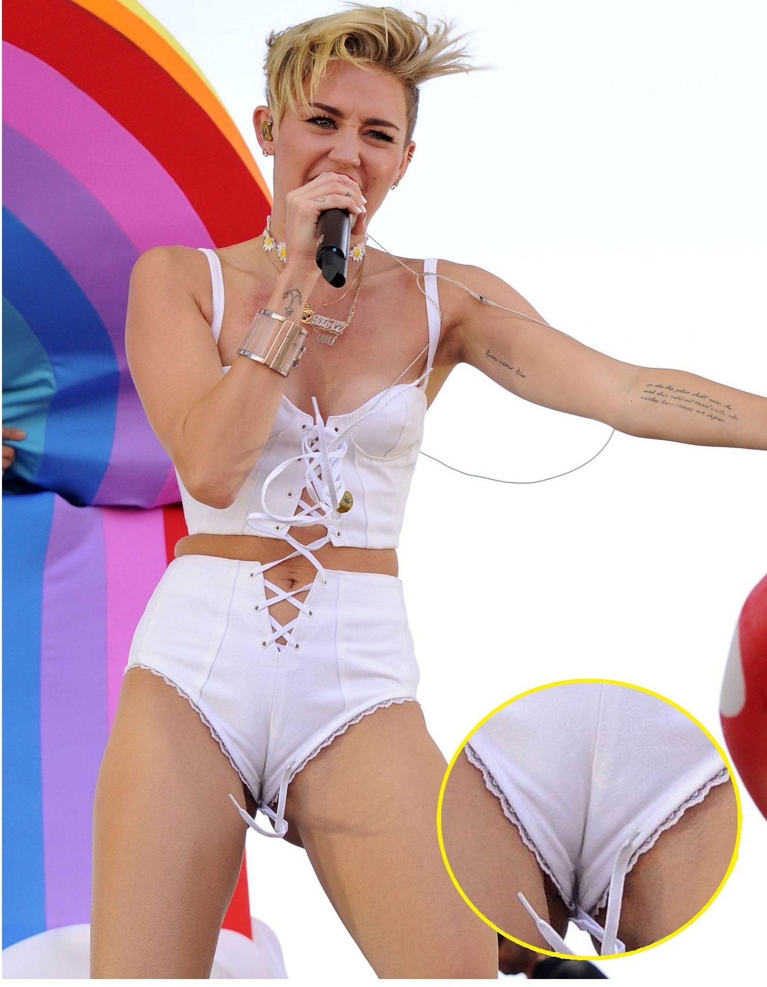 angus maceachern recommends fattest camel toe pic