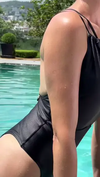 chantal seow share dildoing solo