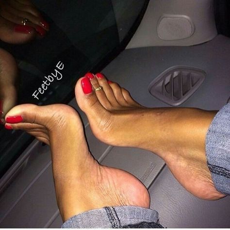 ebony lesbian feet porn - banana nomads porn lingerie gilf