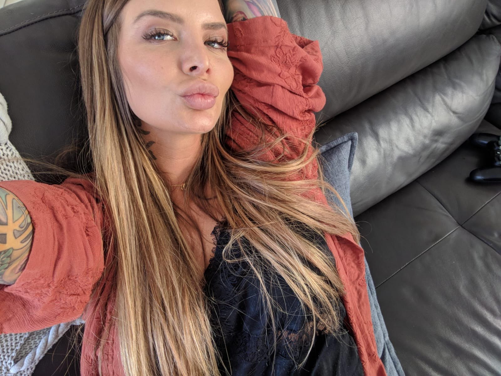 by anna onlyfans - lana rhoades kissing chill porn