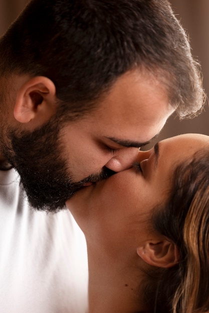 cloudel encio recommends hot wife kissing pic