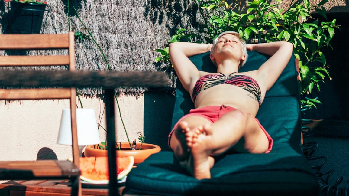 adam glawe recommends Sun Tanning Nude