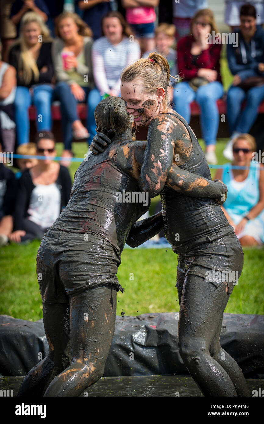 naked mud fight - naked darla crane big boobs bodypaint