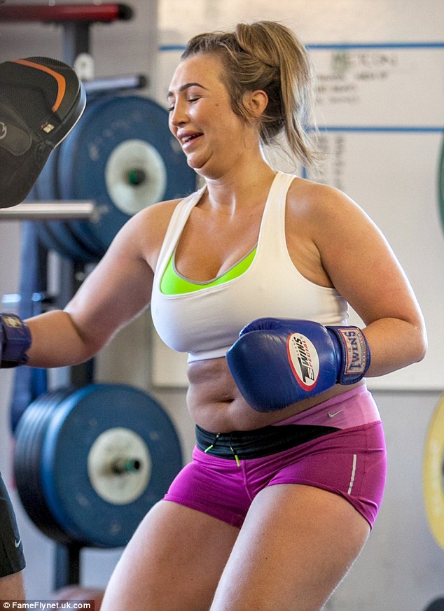 titty boxing - maturetube videos a day with mia malkova