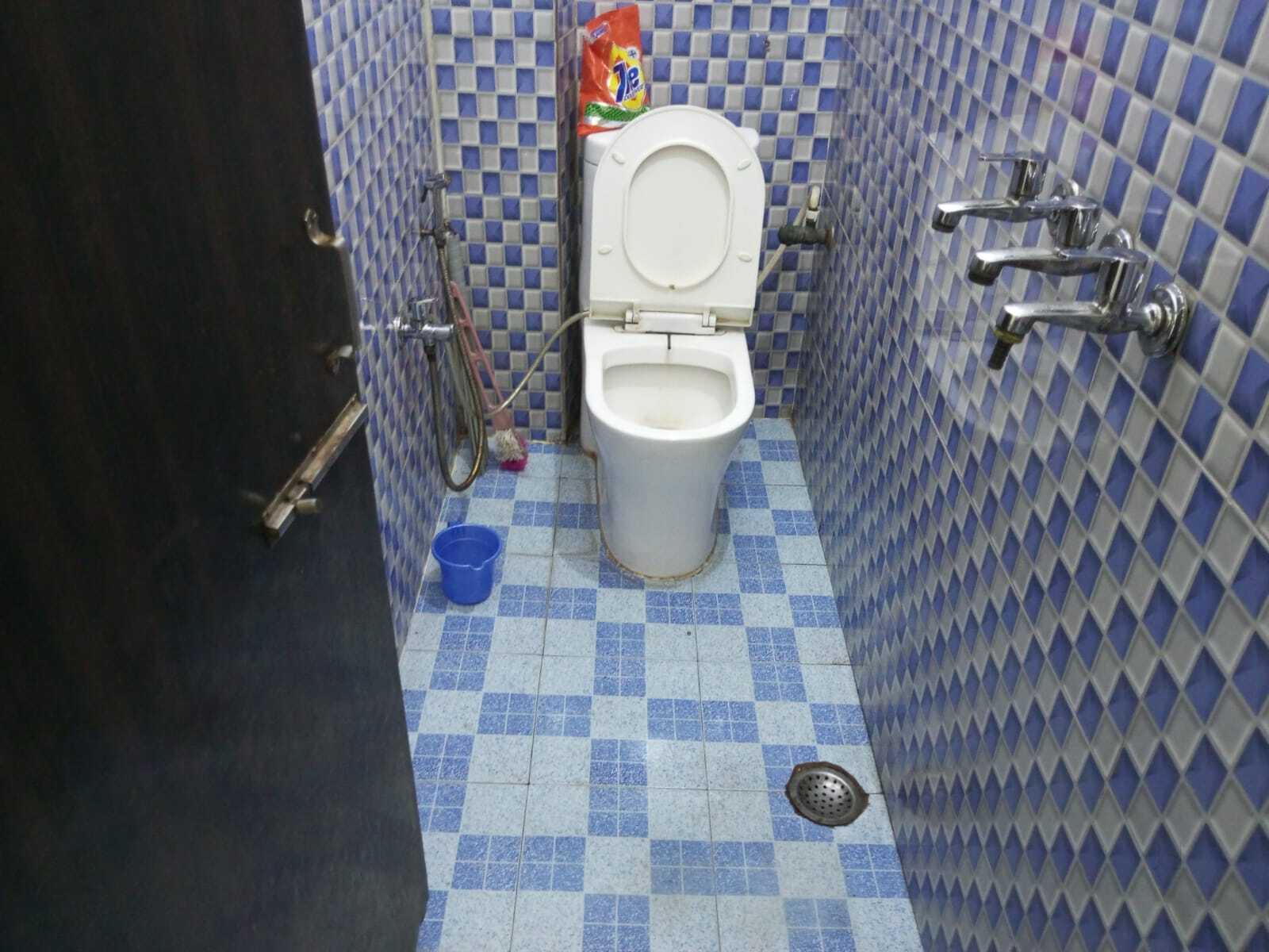 callan howard like indian spy bathroom photo abd elrahman ahmad recommends indian spy bathroom pic