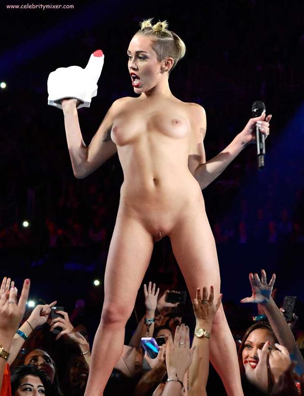 on stage naked - beanie porn facesitting smother slave