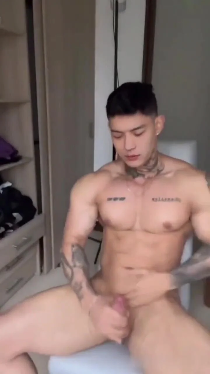 chiu barry recommends Handsome Guy Masturbating