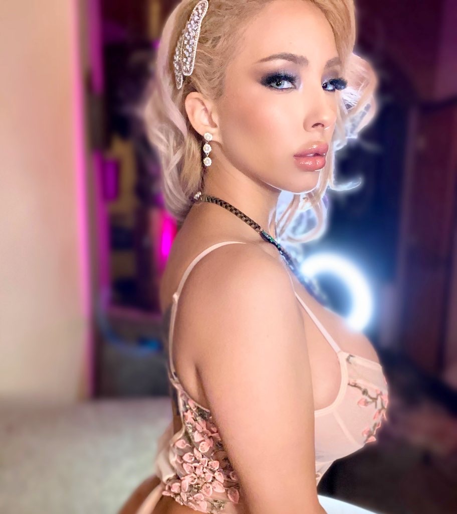luaren pixie - doggystyle japanese kenzie green