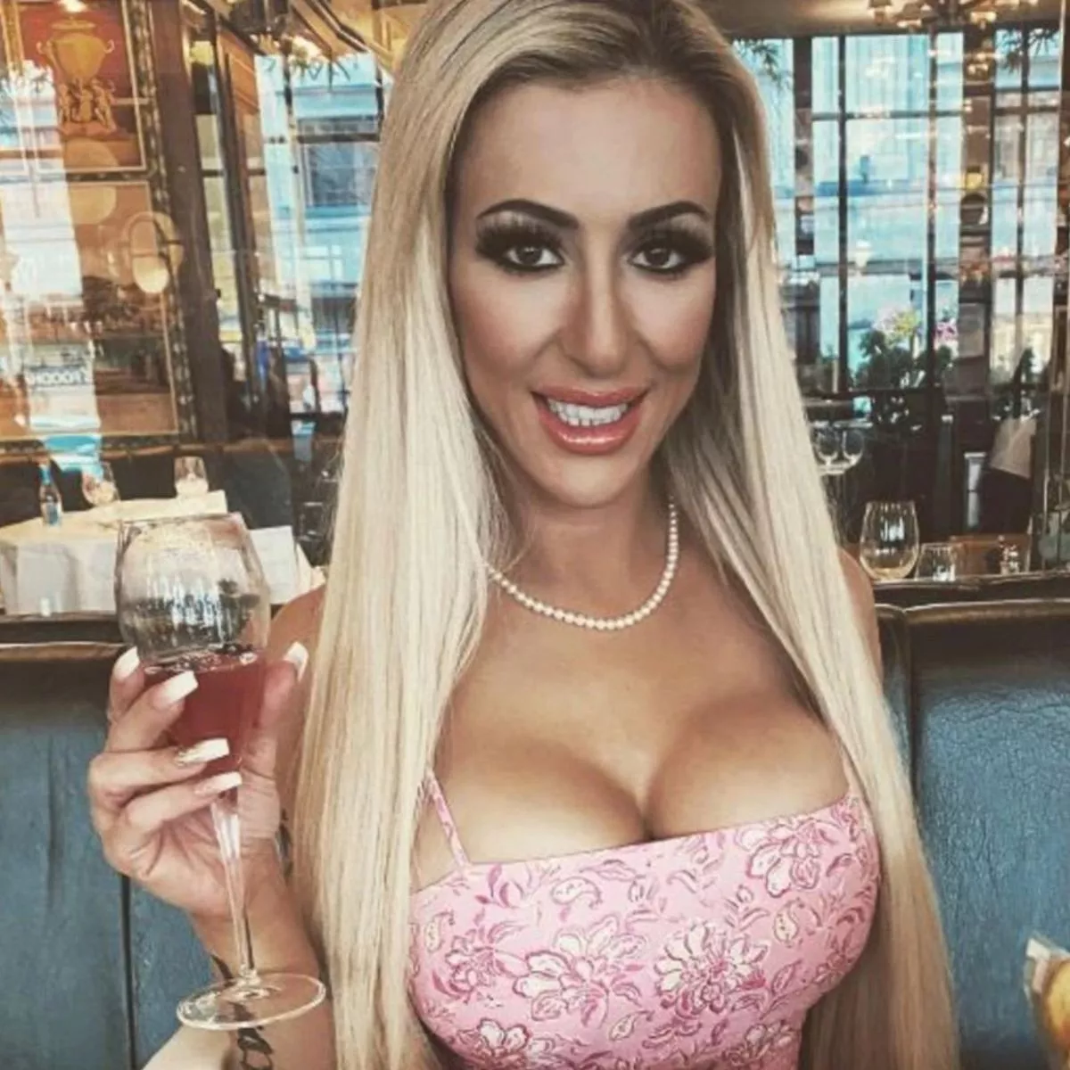 cheating wife nude photos
