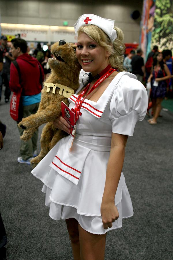 naked at comic con - xev belleinget men coming inside women