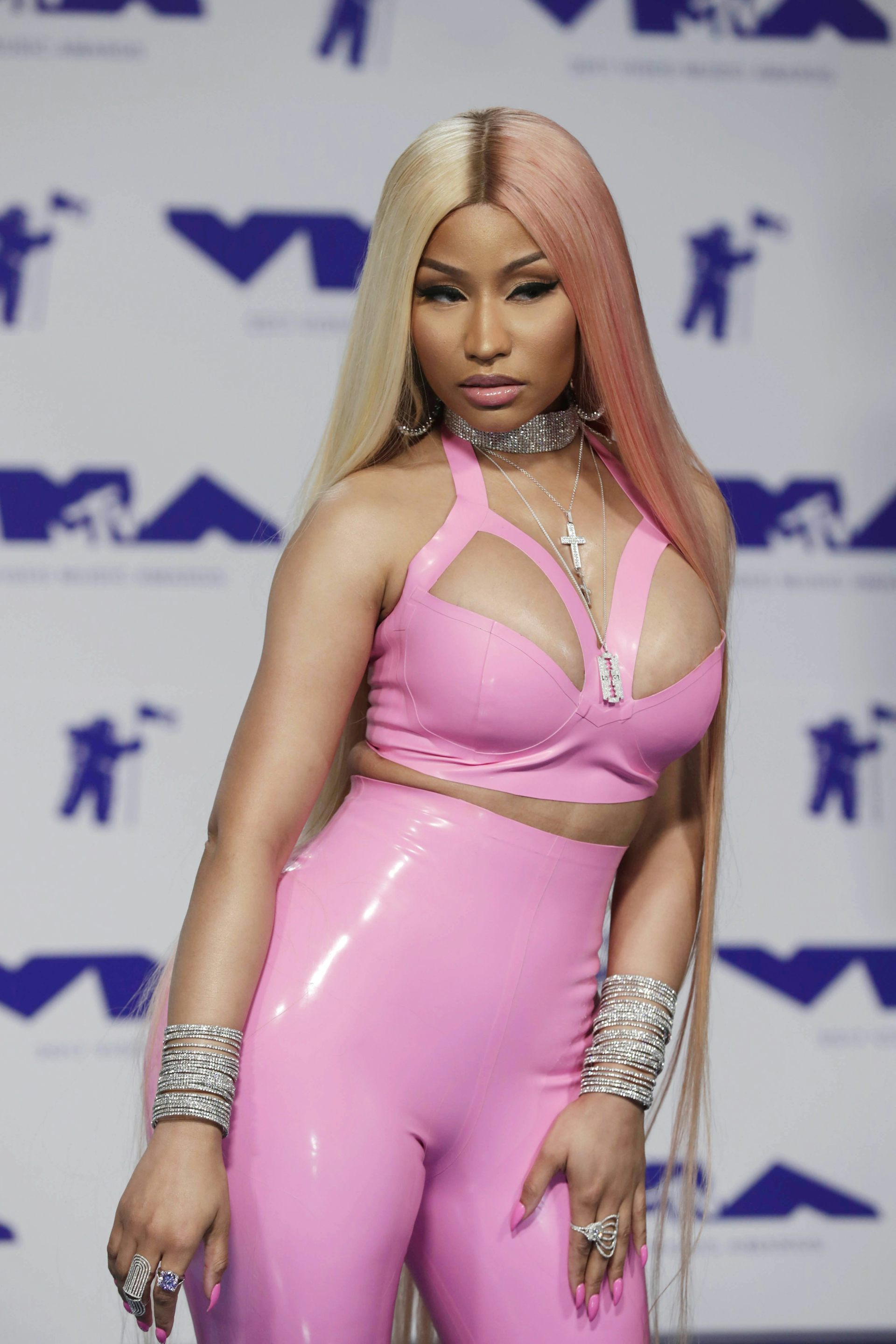 bonnie van zyl recommends nicki minaj vigina pic