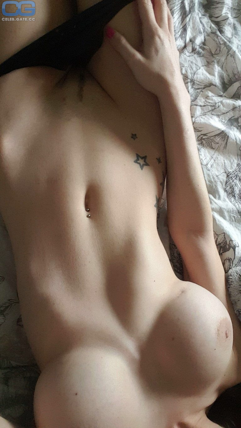 top onlyfans sex - naked barefoot women gym porn add
