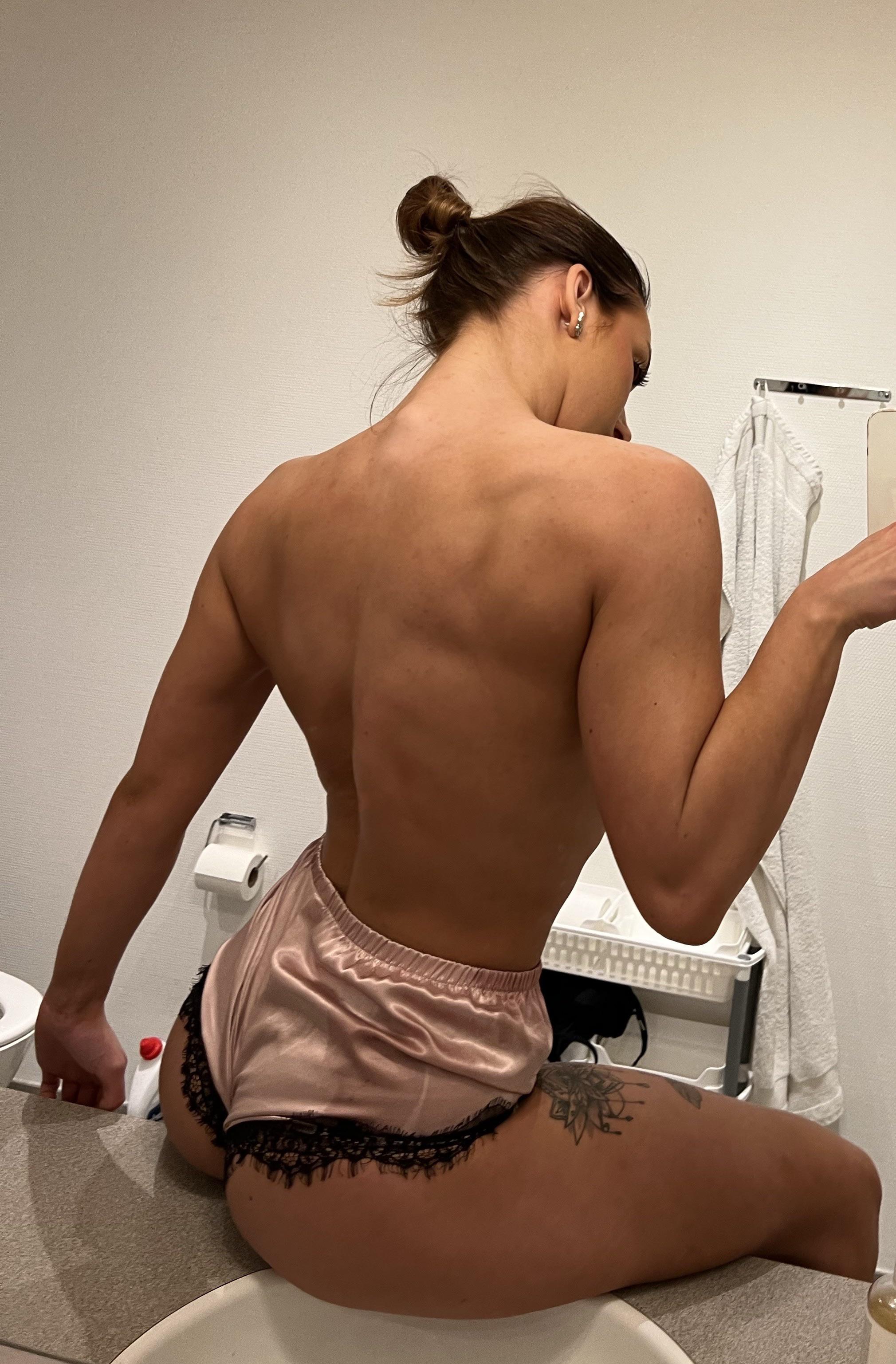 cara clement like muscle mommy porn photo charles teoh recommends muscle mommy porn pic