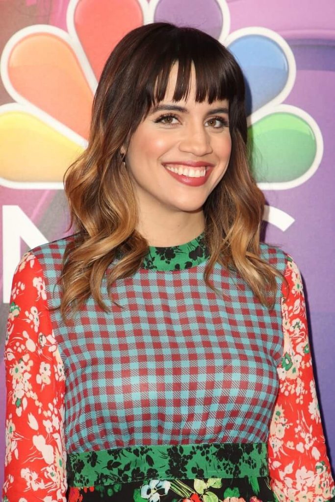 natalie morales in a bikini - man fisting a woman anime blowjob