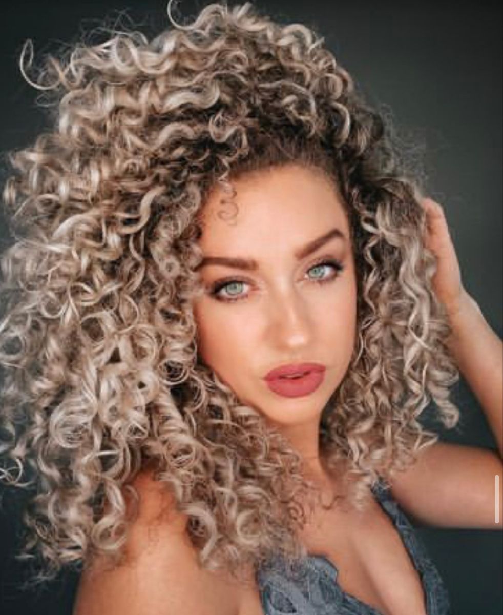 curly hair brunette nude - rachael roxxx busty italian nude