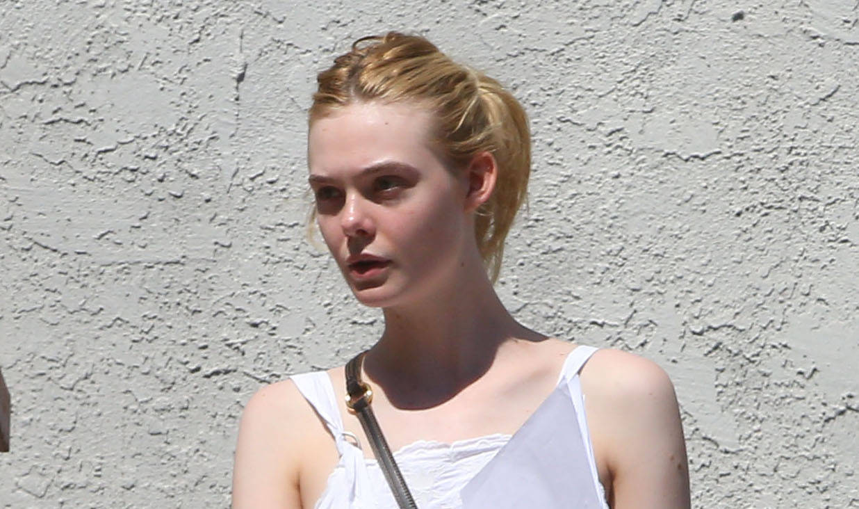 Best of ebony webcam deepthroat brooke embry share elle fanning boobs photos