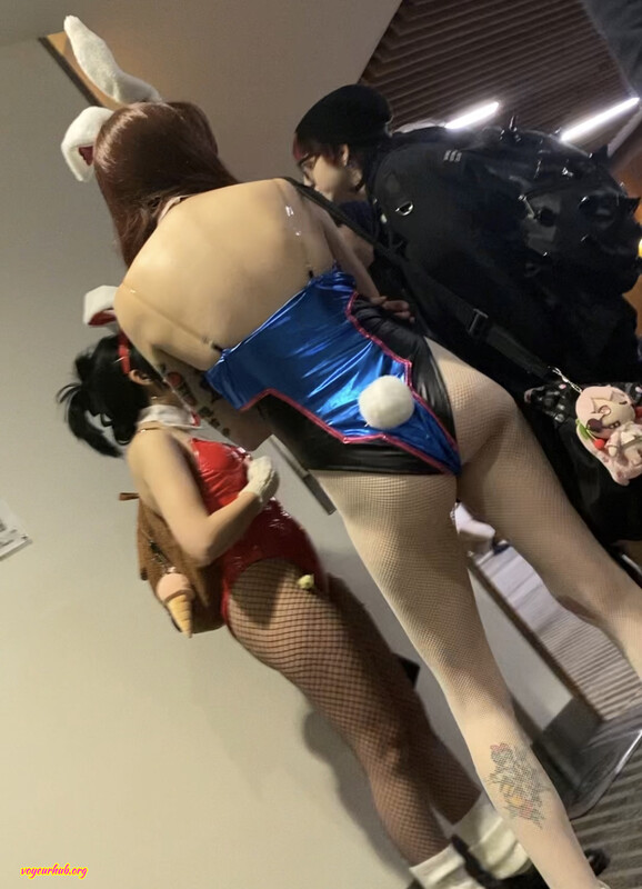 andrea k like cosplay creepshot photo albert clough recommends cosplay creepshot pic