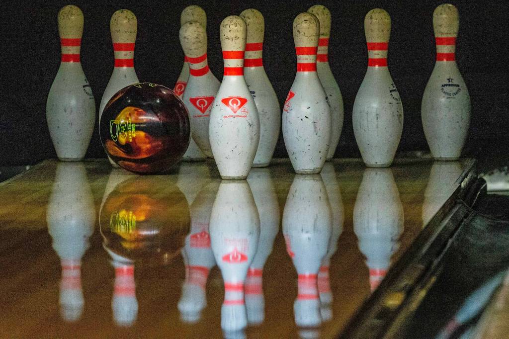 naked bowling