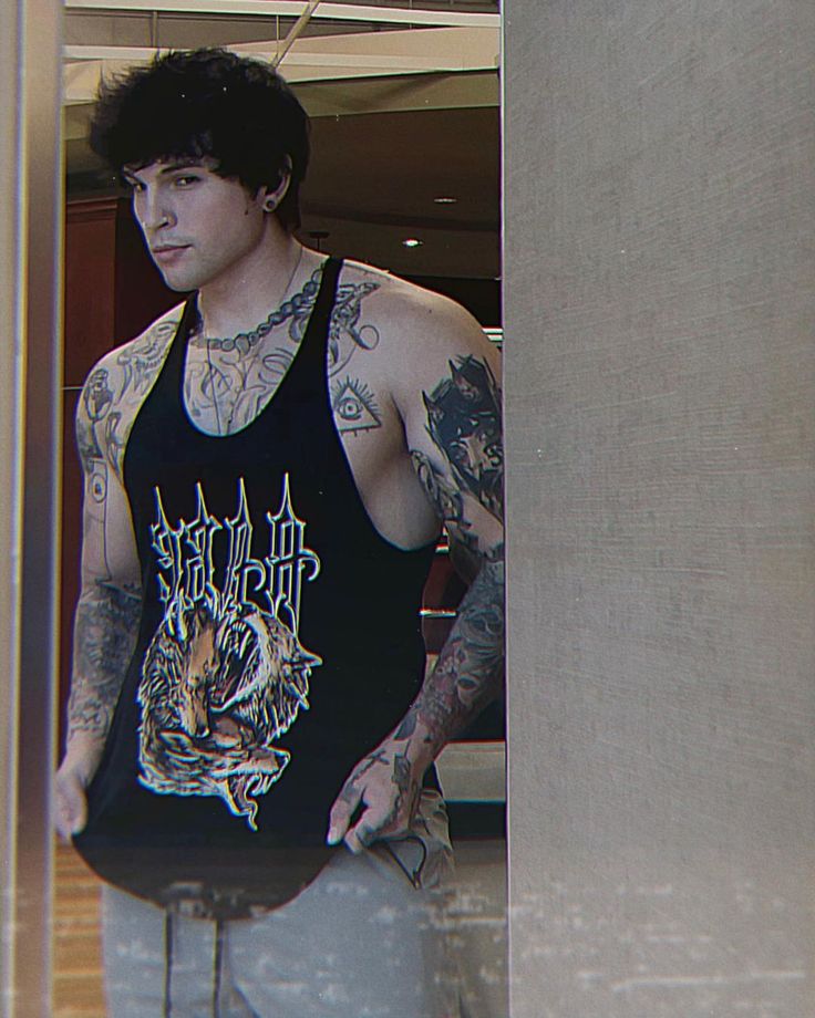 trevor wagner onlyfans leak - clubbing naked chat with girls porn