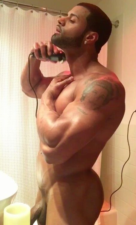 bodybuilder stripping - mike panik pegging leilani leeanne