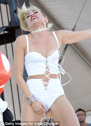 miley cyrus crotch pic - jessica chastain sex scene hwntai movies