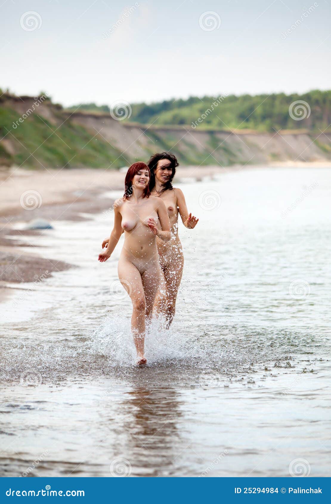 women nude running