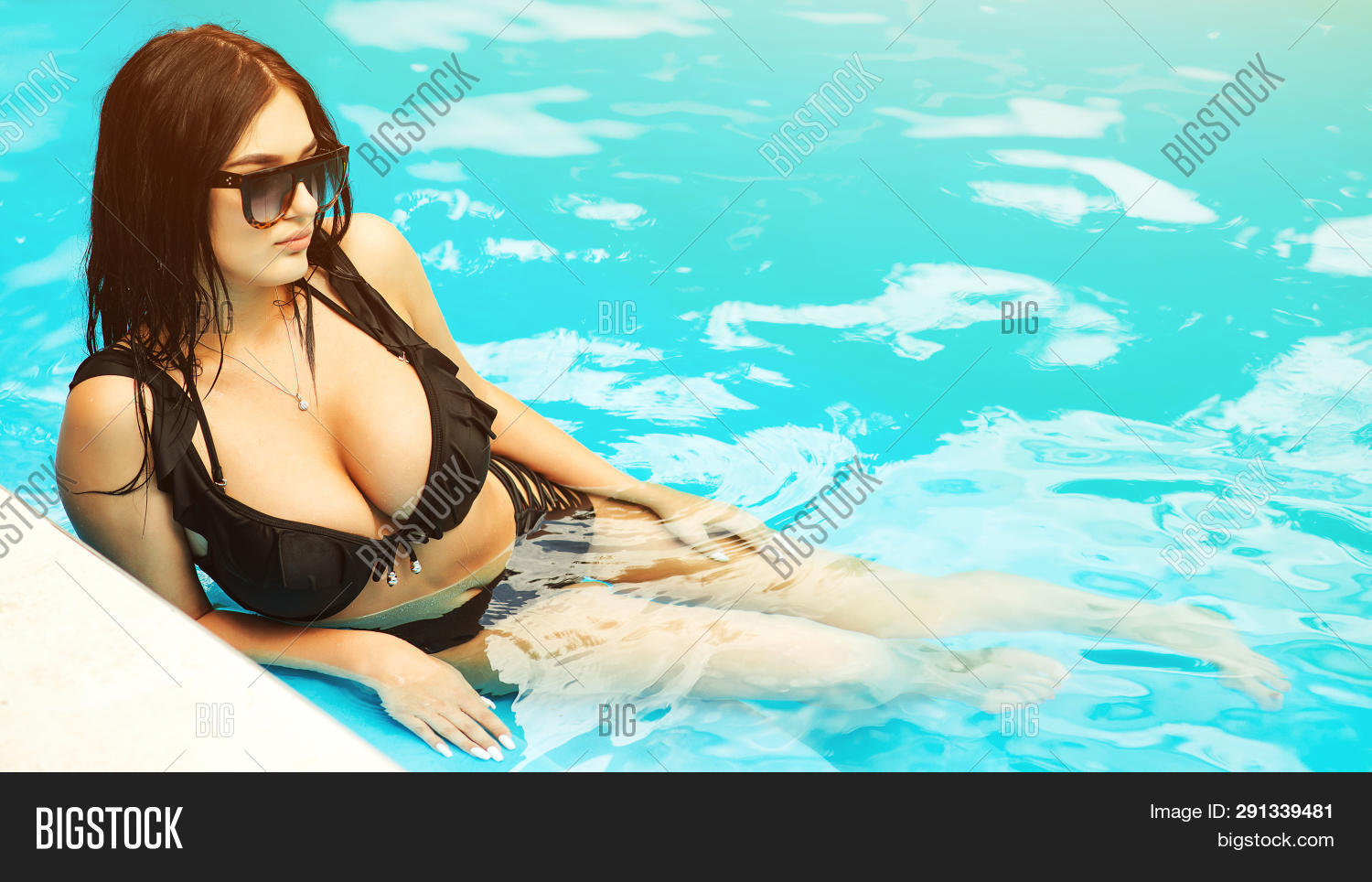 beth ginsburg recommends Big Sexy Tittes