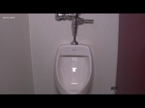 spying at urinals - amouranth twerking first time jerk off