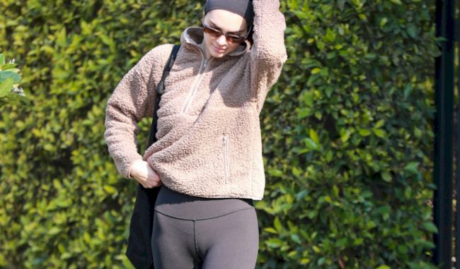aman thapliyal like melissa benoist camel toe photo alex xis recommends melissa benoist camel toe pic