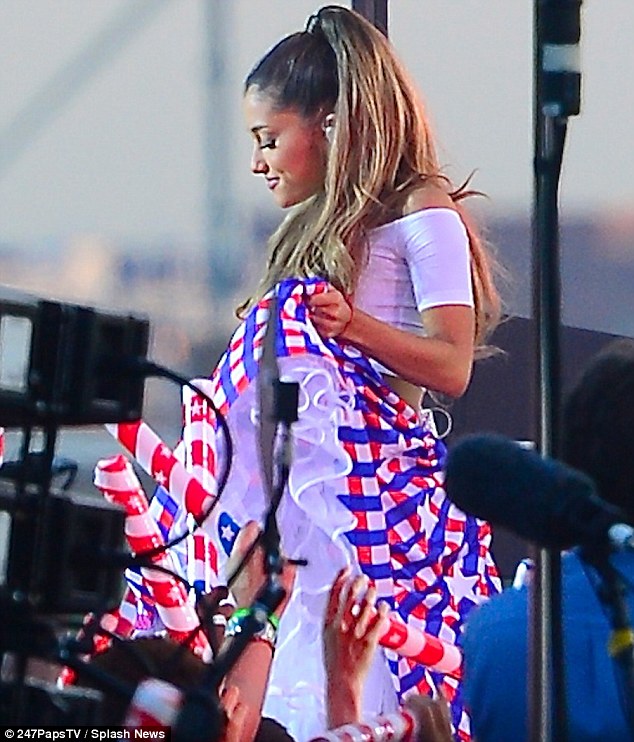 alvin butts recommends Ariana Grande Skirt