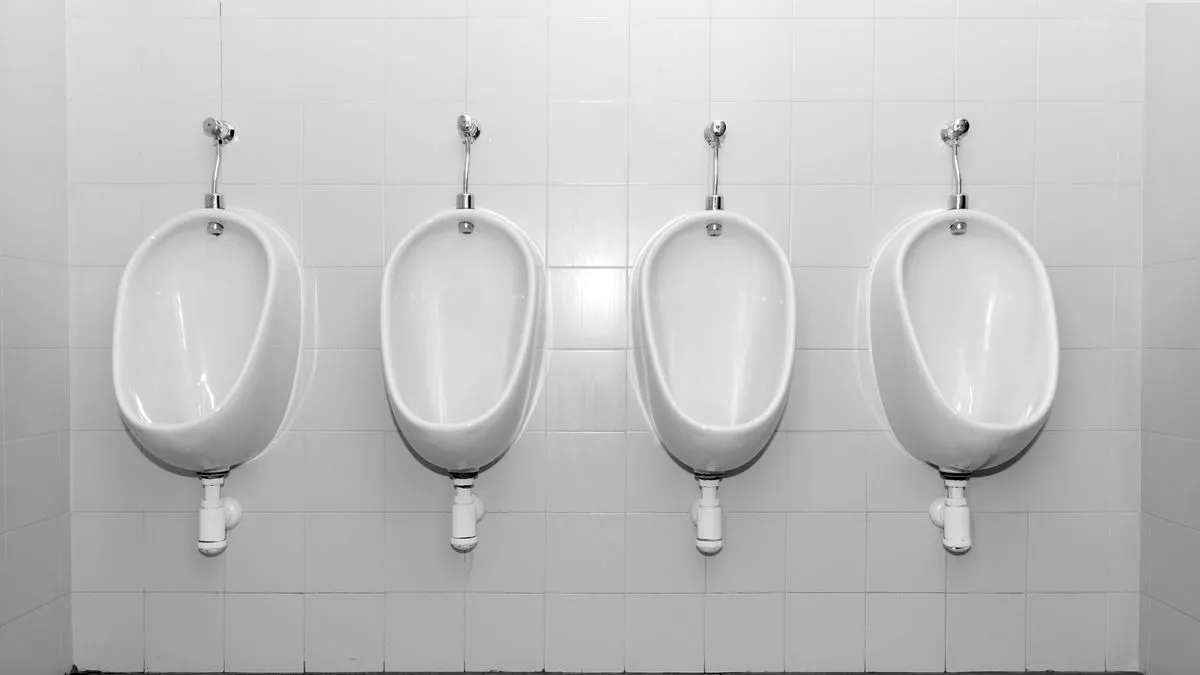 abby saavedra recommends Spying At Urinals