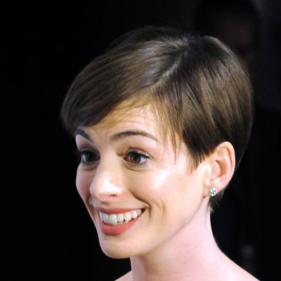cindy genaille recommends anne hathaway upskirts pic