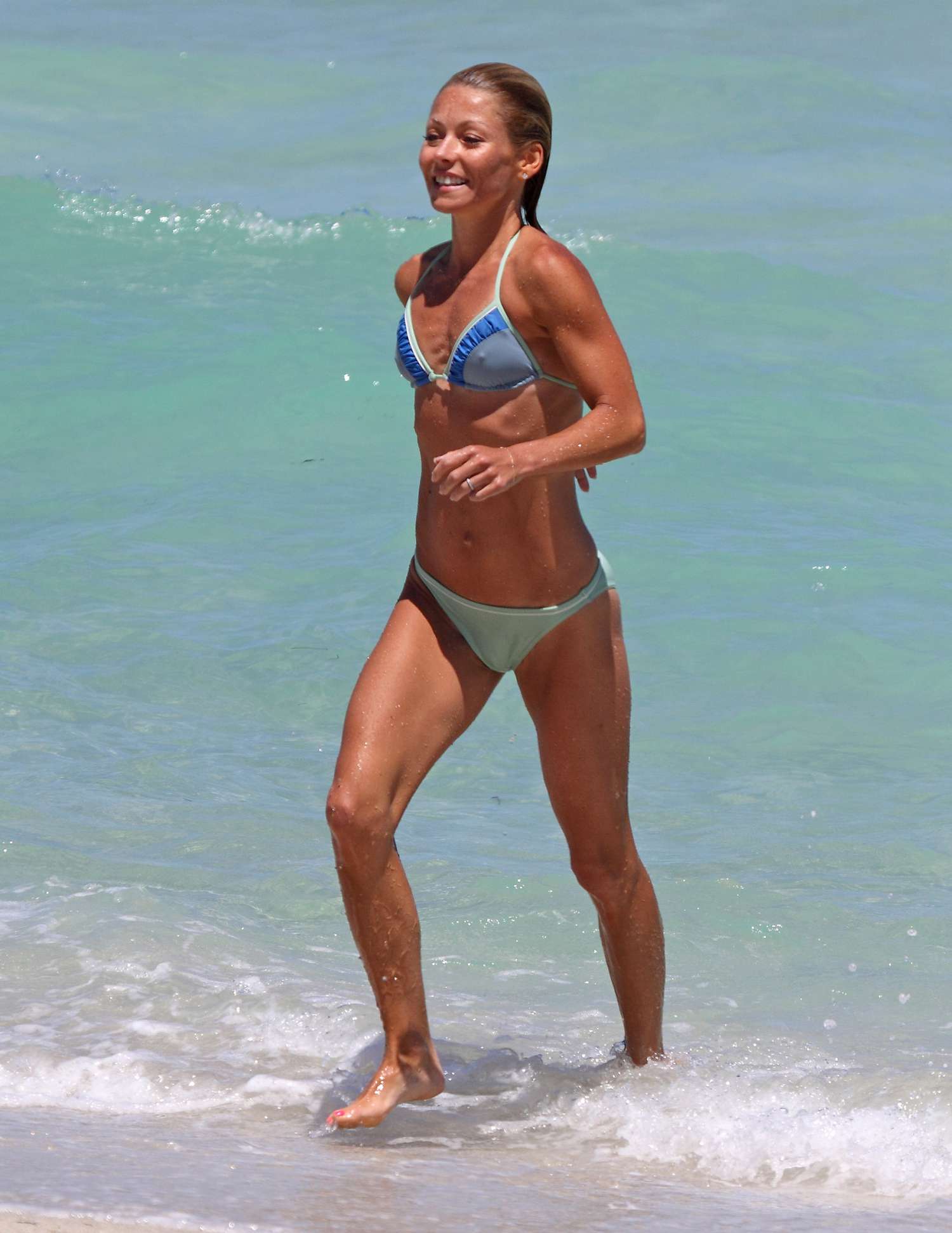 carolyn altice like kelly ripa topless photo andy kraus recommends kelly ripa topless pic