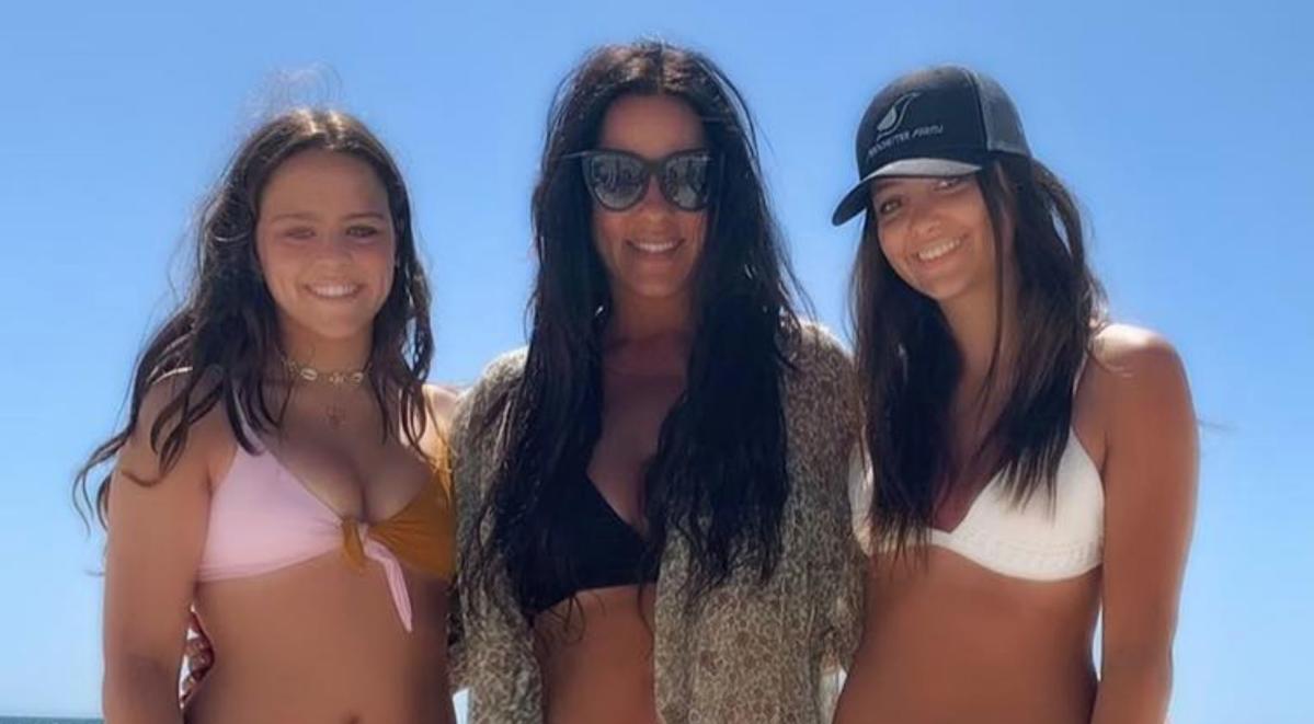 Best of Sara evans boobs