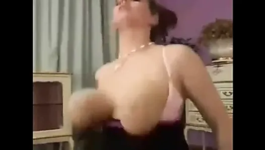 Bare Bouncing Boobs mujeres masturbandoce