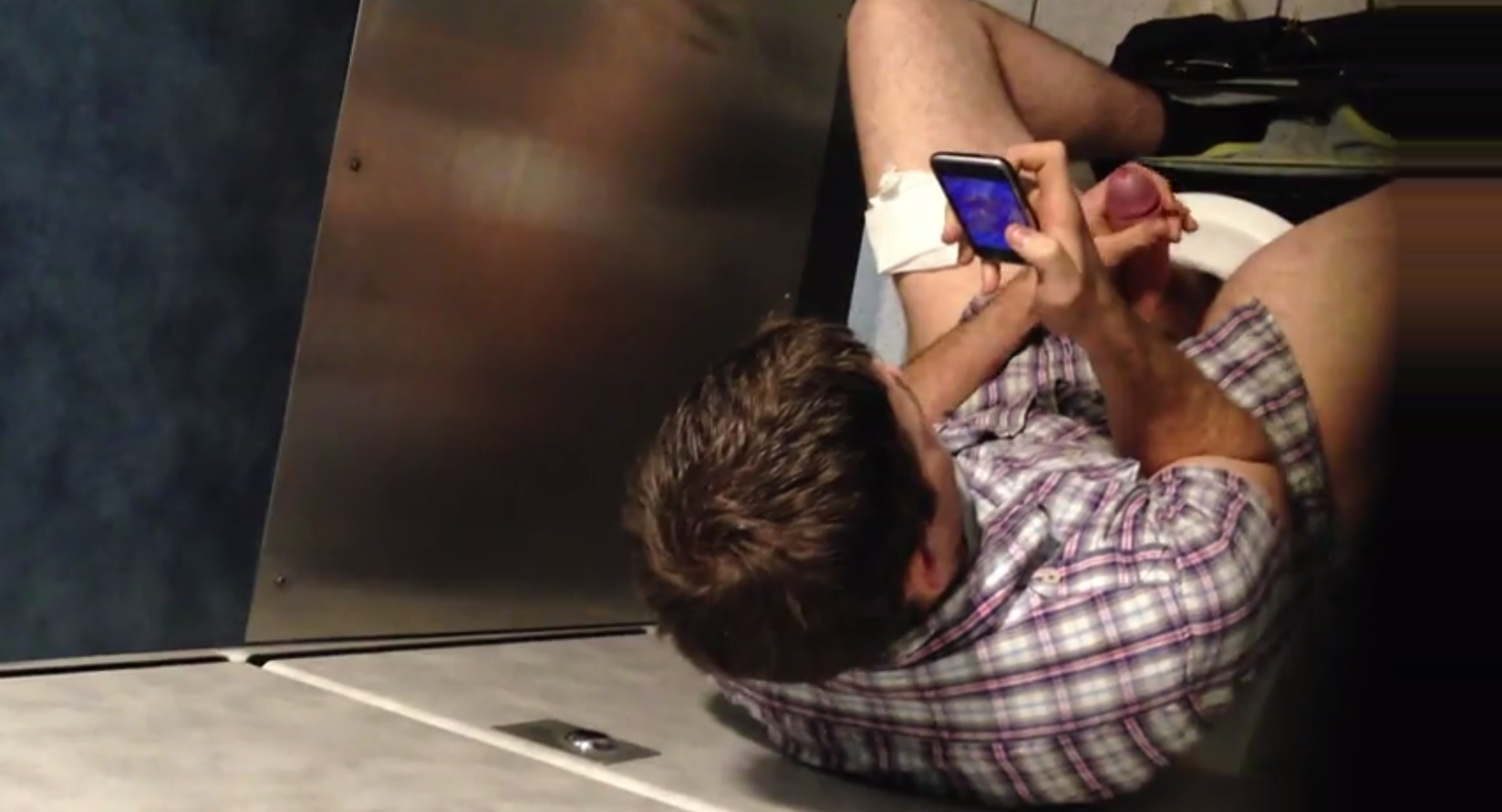 jerking off in stall - videos de jenifer ponce frot buddies