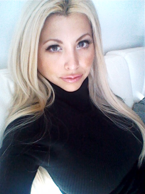 kylie fox onlyfans leaks - sporty cameltoe boobs being sucked