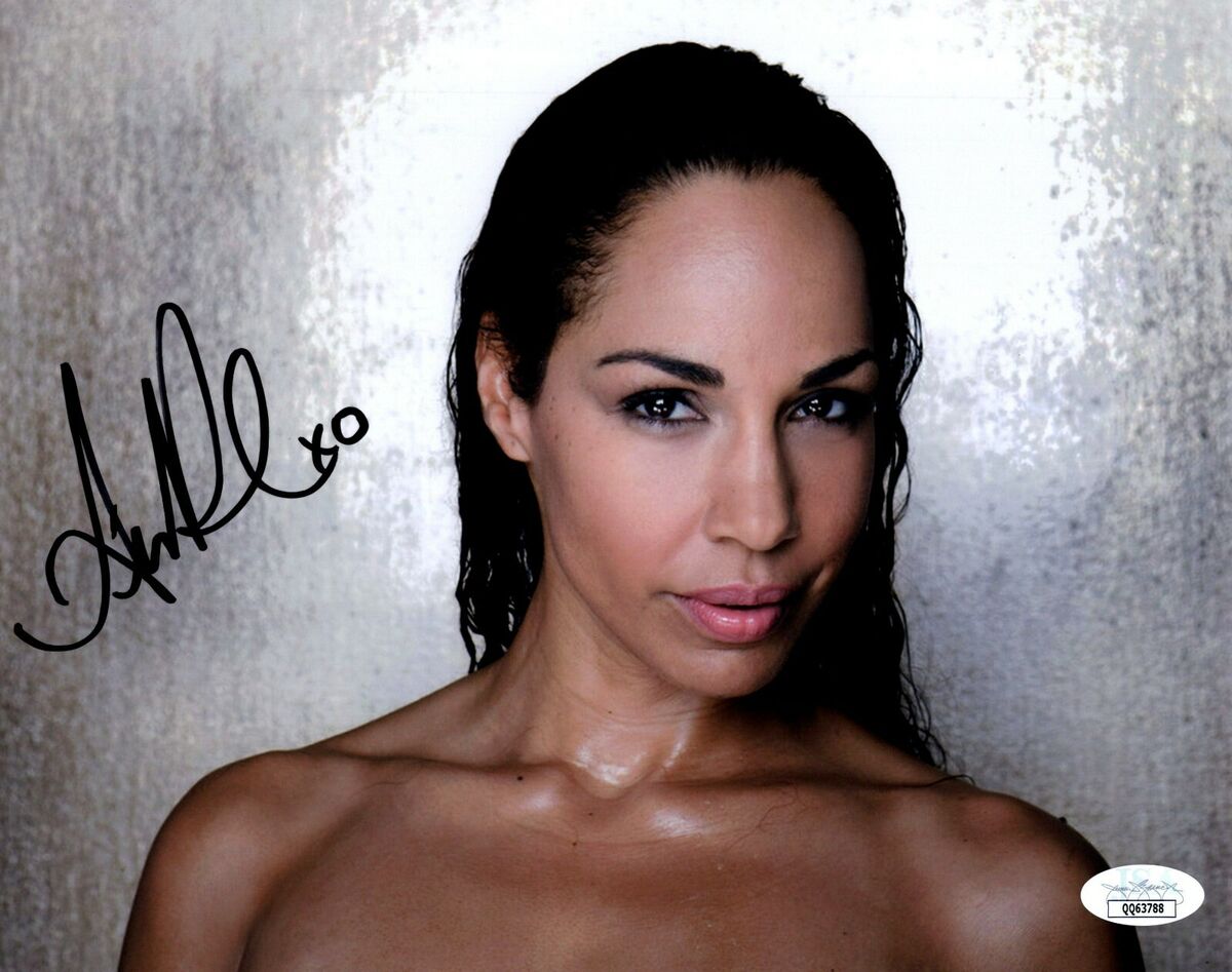 bill yancey like amanda brugel nude photo corbin potter recommends amanda brugel nude pic