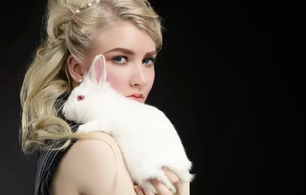 amanda rabbit porn - old women big tit her first threesome