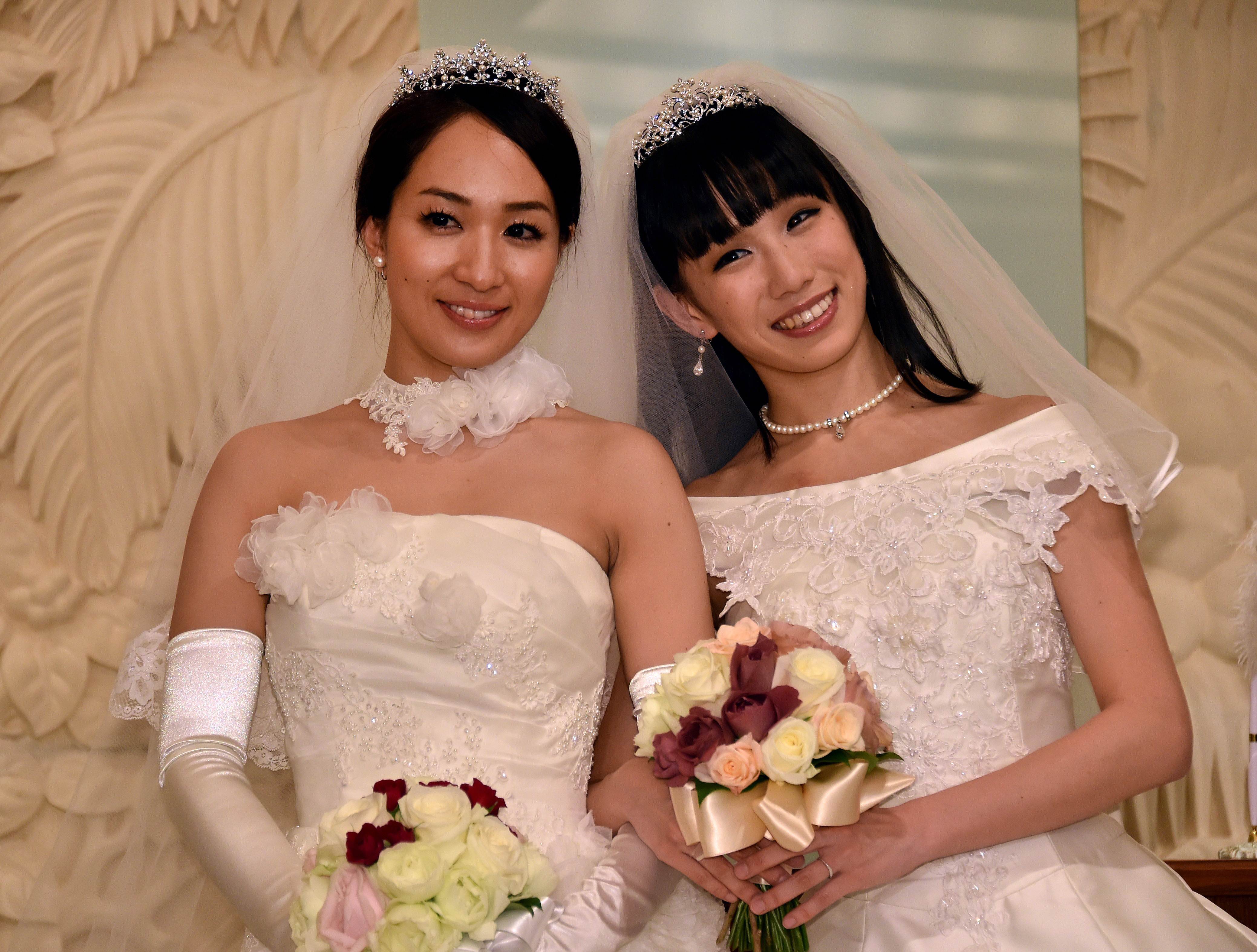 asian amateur lesbian porn - mom handjob cumshots big boob lesbian threesome