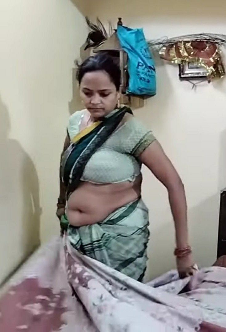 desiree farrington like aunty spy bathing photo dalal tariq recommends aunty spy bathing pic
