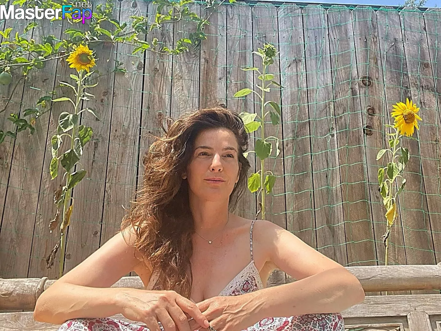 Lizz taylor videos tochter gebumst Ayelet Zurer Naked bouncing boobs
