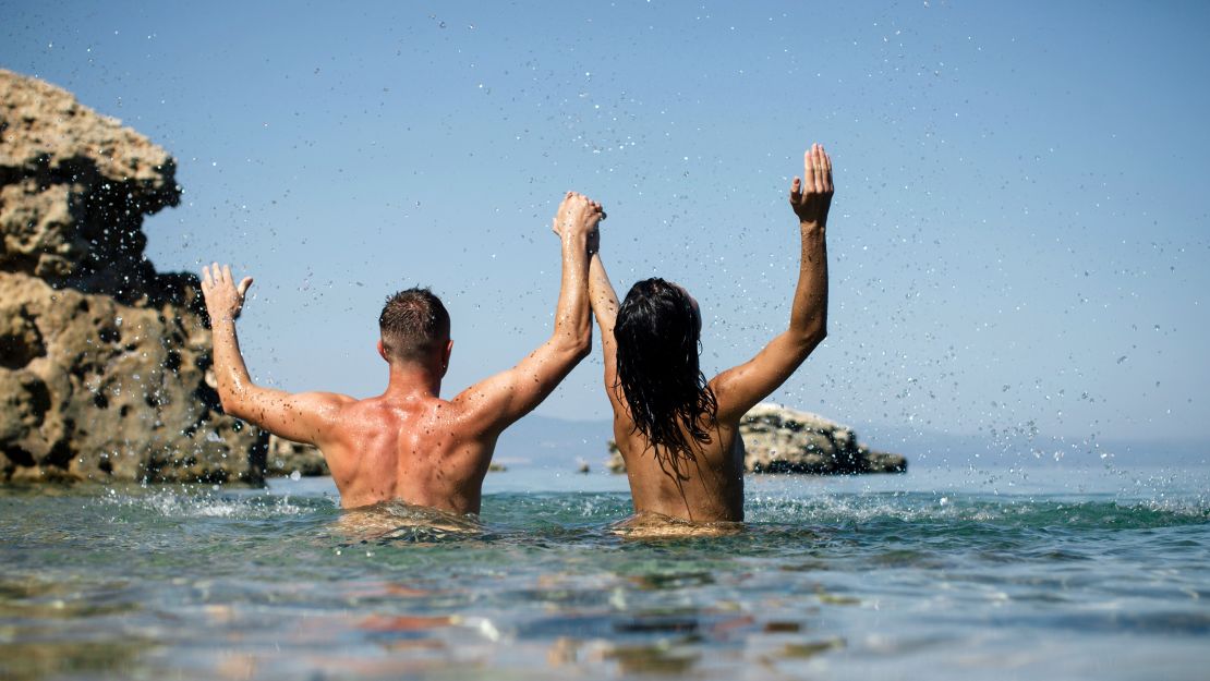 Free Nude Beach Videos van tv adrian albarracin recommends Free Nude Beach Videos