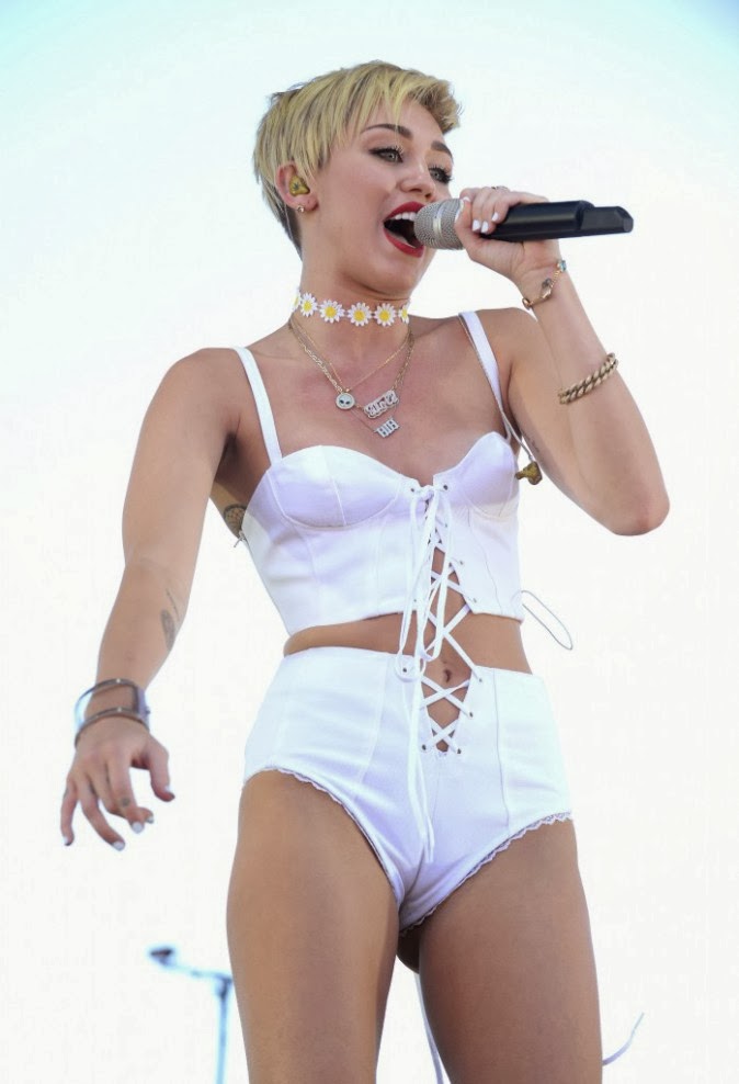 miley cyrus crotch pic - carlacute anal lesbian threesome squirt