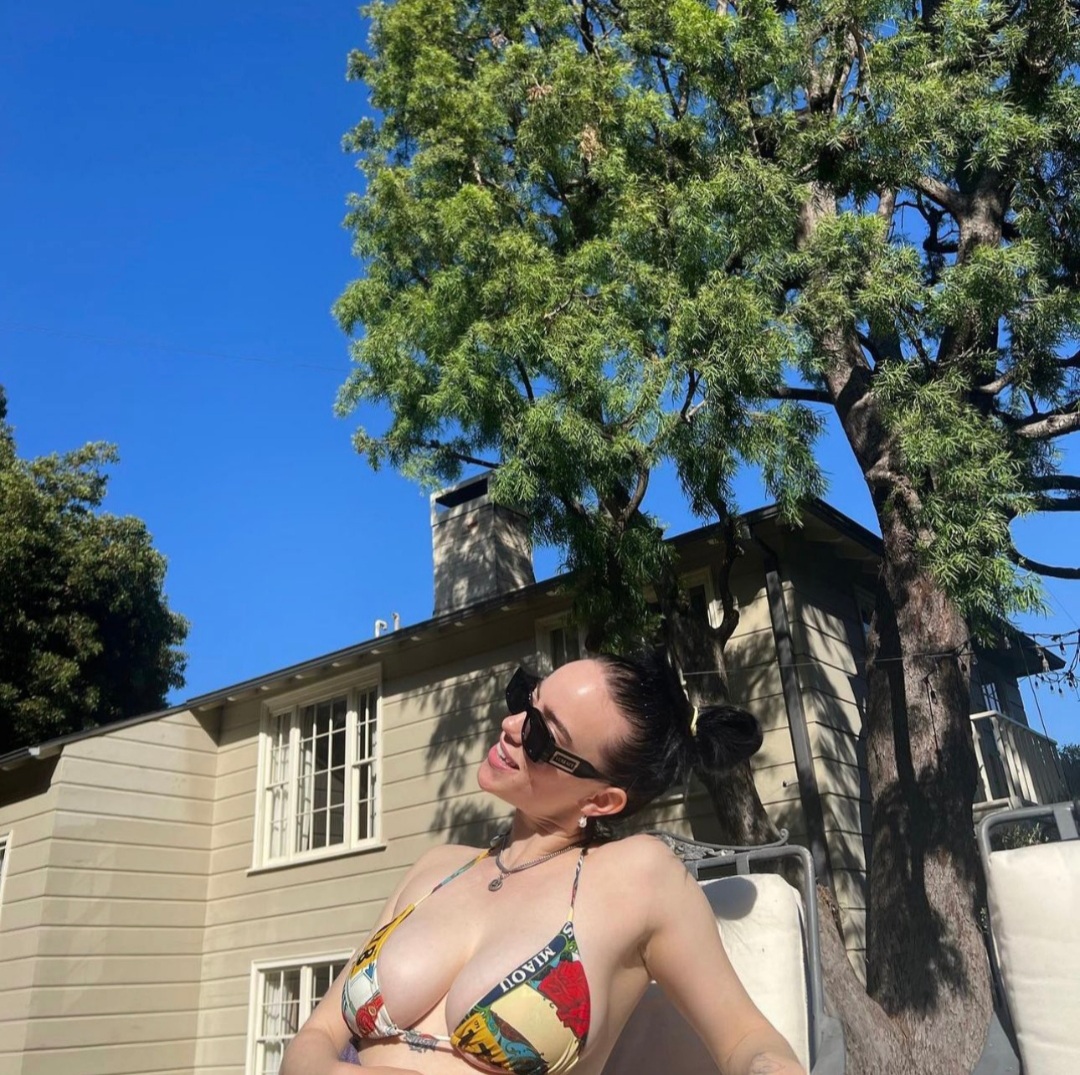 billie eilish pornosu - kamryn jayde topless bikini babes