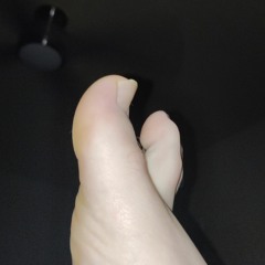adi simoni recommends Toe Suckig