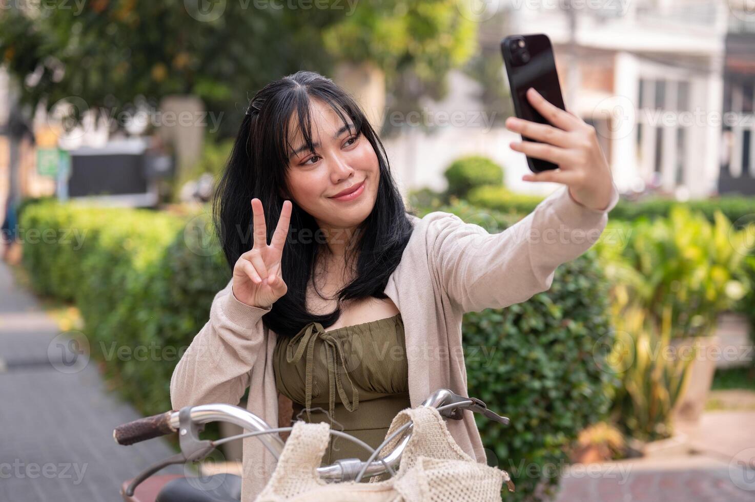 aaron tefft recommends Asian Selfie