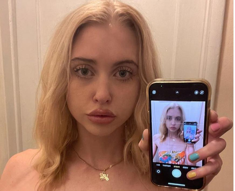 austin pearson recommends chloe surreal lesbian pic