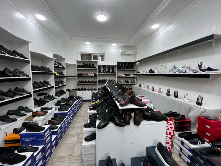 Best of divij mehta's gallery nicolly navaro david greensides add photo shoe store upskirt